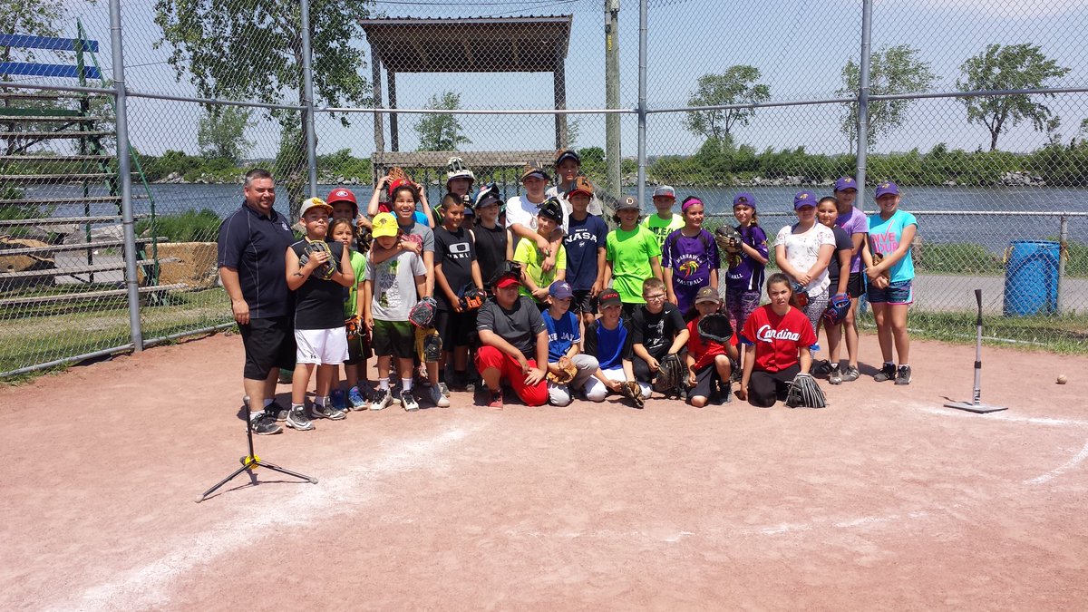 DerekPierson's tweet photo. Great day in Kahnawake for our pitching clinic and a great coaching clinic right after ! Baseball fever is catching ! #BaseballQuebec https://t.co/jR0spt3ncX