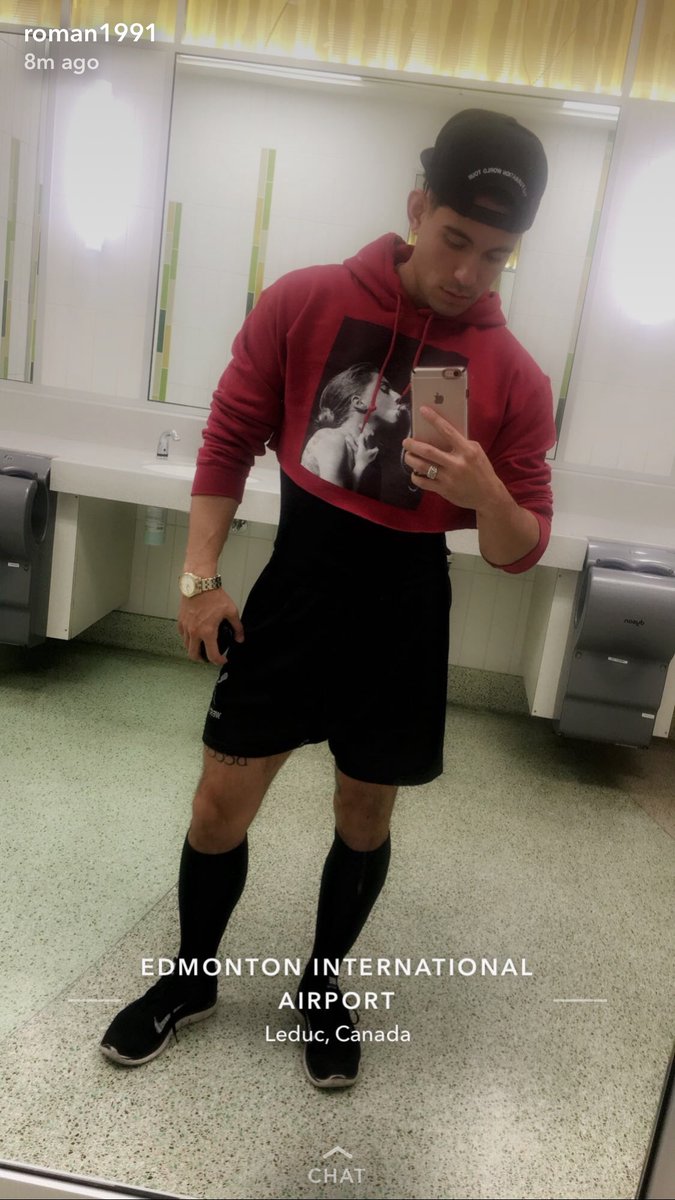 RomanEmpireXCI's tweet photo. Cute, cute, cute! ❤️ that @ladygaga hoodie. Safe travels ✈️
#RomanSunday ツ https://t.co/eZ6qjeNa94