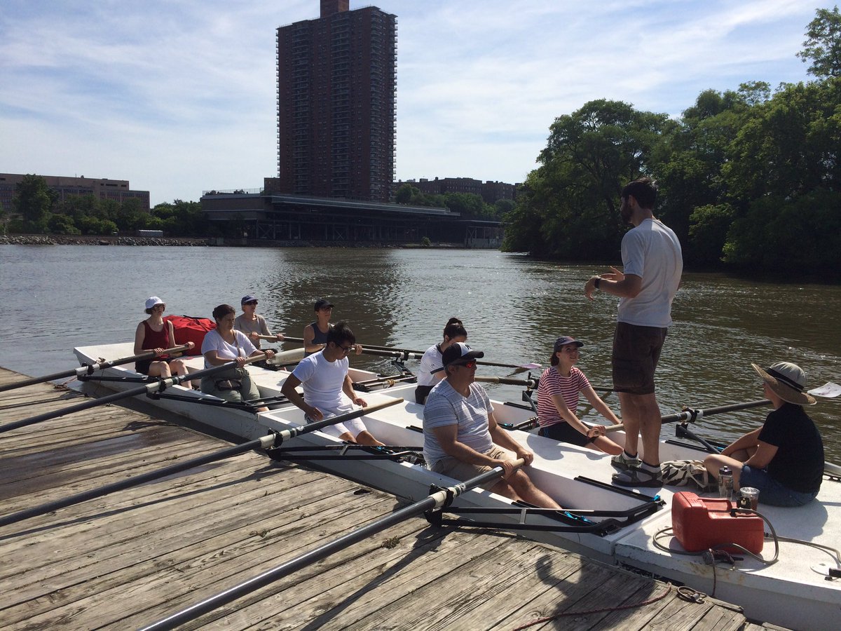 Join us for a summer Intro2Rowing class in Inwood Hill Park. Link in bio for more info. #inwood #nycparks #harlemriver #spuytenduyvil #nyc