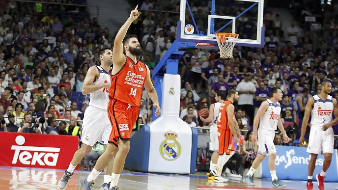 El <a href="/valenciabasket/">Valencia Basket Club</a> se lleva el segundo partido de las finales del #PlayoffLigaEndesa ante el <a href="/RMBaloncesto/">Real Madrid Basket</a>. Crónica🏀👉bit.ly/2s067rz