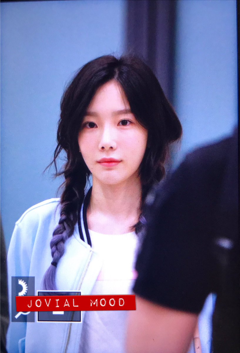 [PIC][12-06-2017]TaeYeon trở về Hàn Quốc vào sáng nay DCEZ42GV0AE1pWo