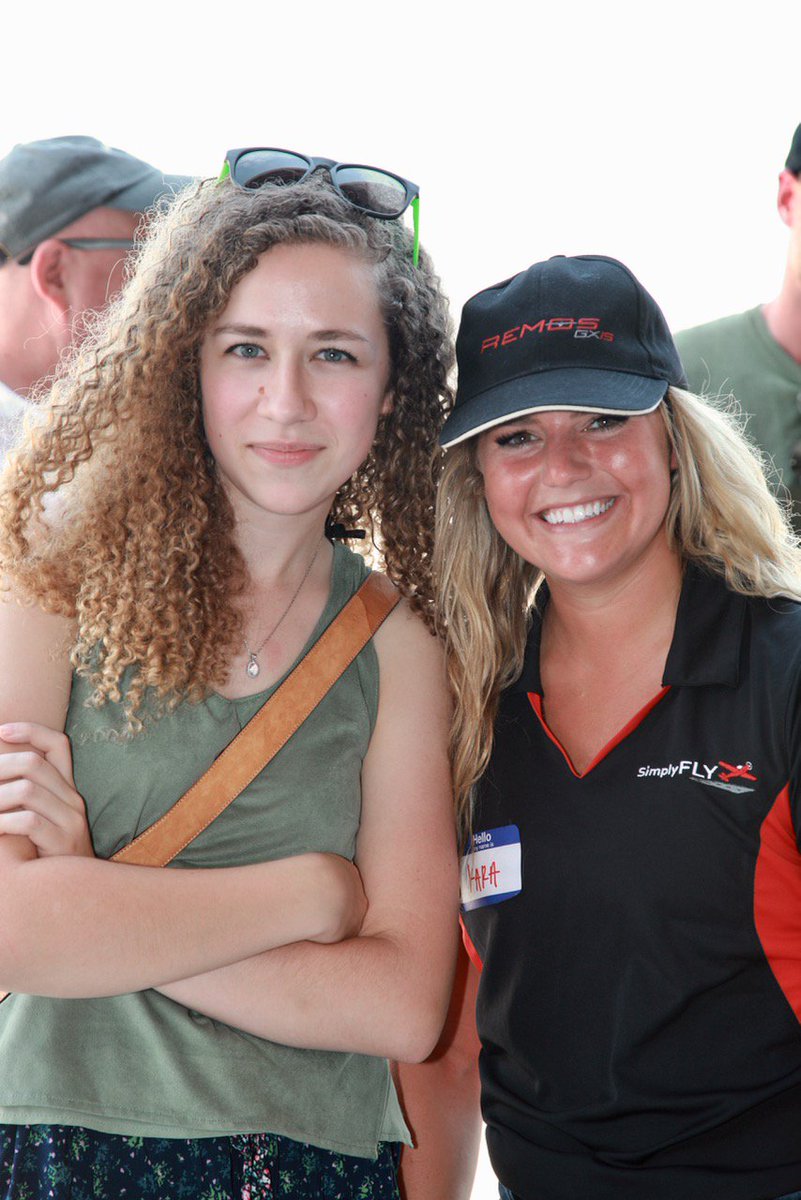 Kamera_geek's tweet photo. Had a blast at the @simplyflyIL picnic - @astro_amanda it is better if you take the lens cap off. #avgeek https://t.co/yG0VH83OFU