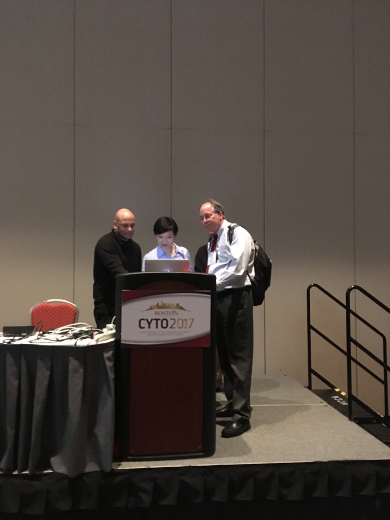 CYTO2017's tweet photo. Xiaowei Zhuang preparing for the #CYTOHooke2017 lecture. #superresolution #multiplexing #singlemolecule @cyto2017 https://t.co/jnP4yDaLZp