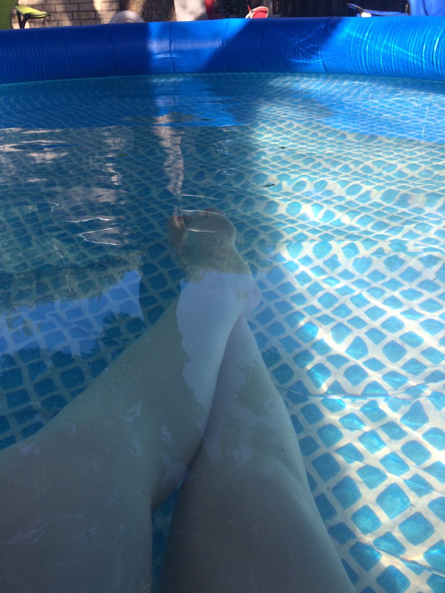 jordyn5166's tweet photo. You post a Instagram photo of you relaxing in the pool than you you get a cramp 👎👎 https://t.co/jFHKFxPfIx