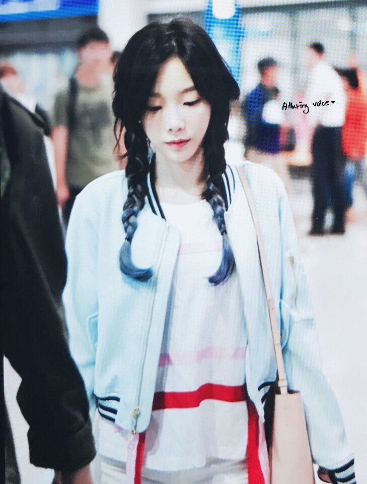 [PIC][12-06-2017]TaeYeon trở về Hàn Quốc vào sáng nay DCEa0YzV0AA3nuO