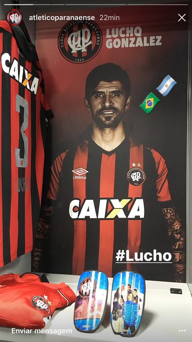 uhcaldeirao's tweet photo. Tudo pronto no vestiário do @atleticopr. Daqui a pouco o #Caldeirão vai ferver! 👊🏾👊🏾👊🏾 #UhCaldeirão https://t.co/6uepGrm0qV