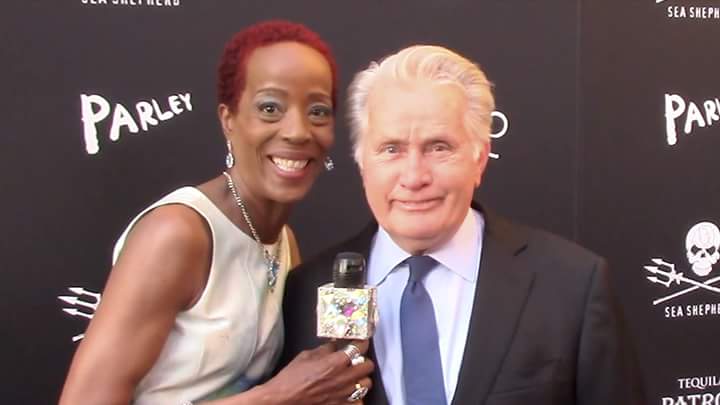 TheOnlyCosandra's tweet photo. @seashepherd wonderful gala last night with @martinsheen_net #SeaShepherd #ocean #graycarpet https://t.co/lpmKQmA1Nc