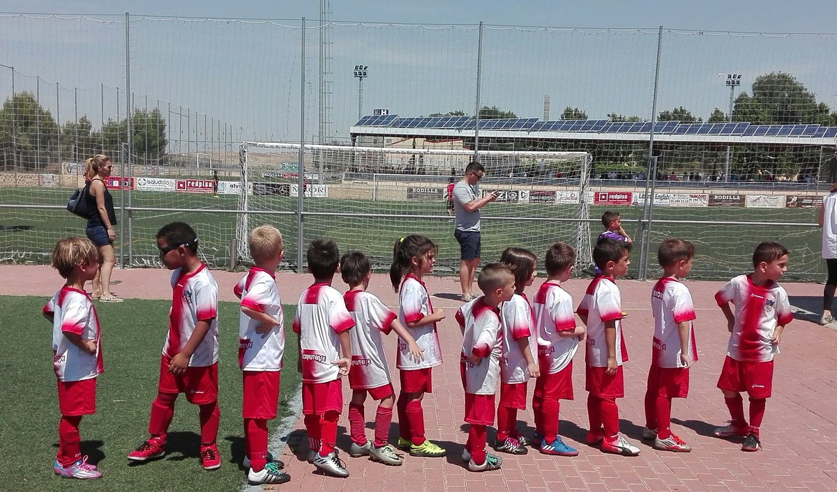 ANTONIO CERÓN, Director (F-7) hace entrega de premios en categoría Chupete, durante la CLAUSURA CLUB ADPI RIVAS