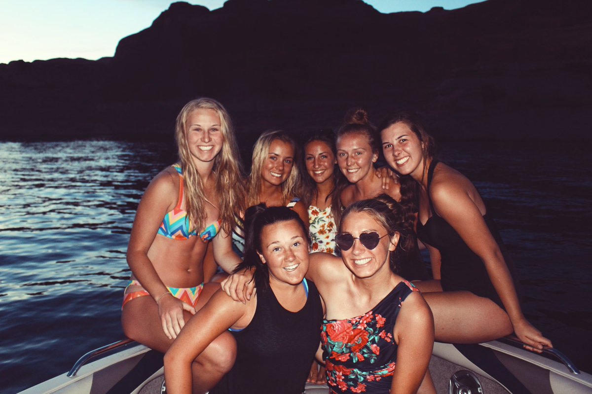 graciegirl1414's tweet photo. Lake Powell is heaven on earth ☀️😍 https://t.co/xu5R2hswZv
