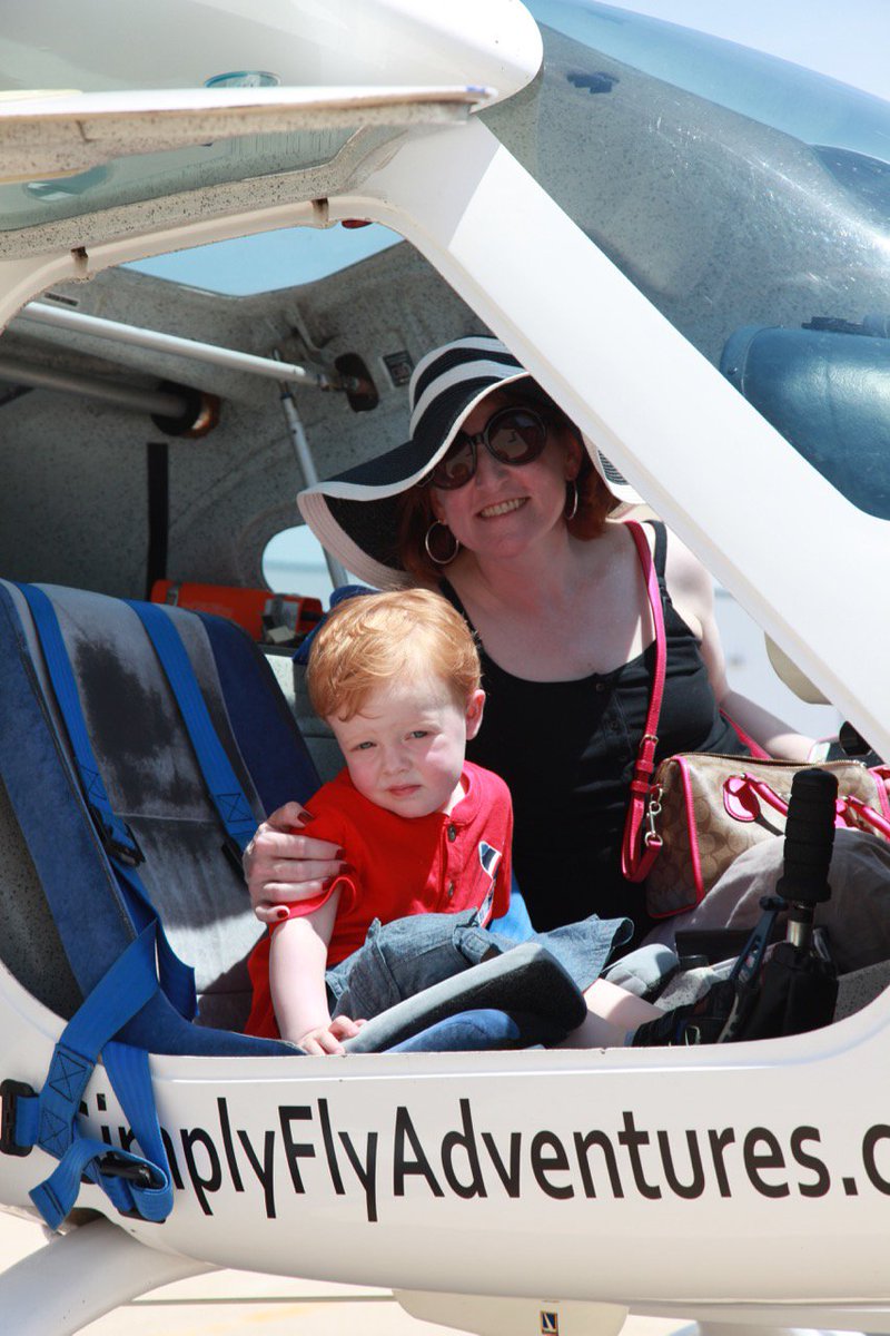 Kamera_geek's tweet photo. @simplyflyIL BBQ today - great friends, great music, airplanes! #avgeek https://t.co/lq2bbIzyAr