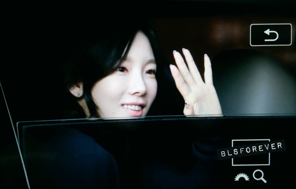 [PIC][12-06-2017]TaeYeon trở về Hàn Quốc vào sáng nay DCEciOGUQAA0lcZ