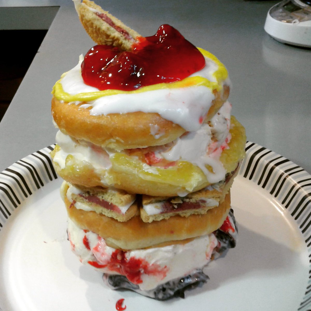 AJLester11's tweet photo. TOWER OF FRUITY FUN🤗😆 HOMERS SO HATING ON ME😲 #JellyDonut #OREOS #BBerry #Lemon #JellyDonuts #SBerryCheeseCake #IC #FoodPorn #GinormousFood https://t.co/3br2GipSVt