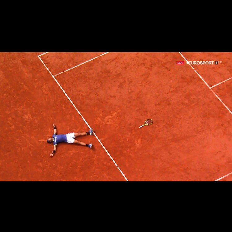 CarlottaZucc's tweet photo. Il re di Francia: @RafaelNadal #RG17 #LaDecima #nadal https://t.co/UNBkaCkAau