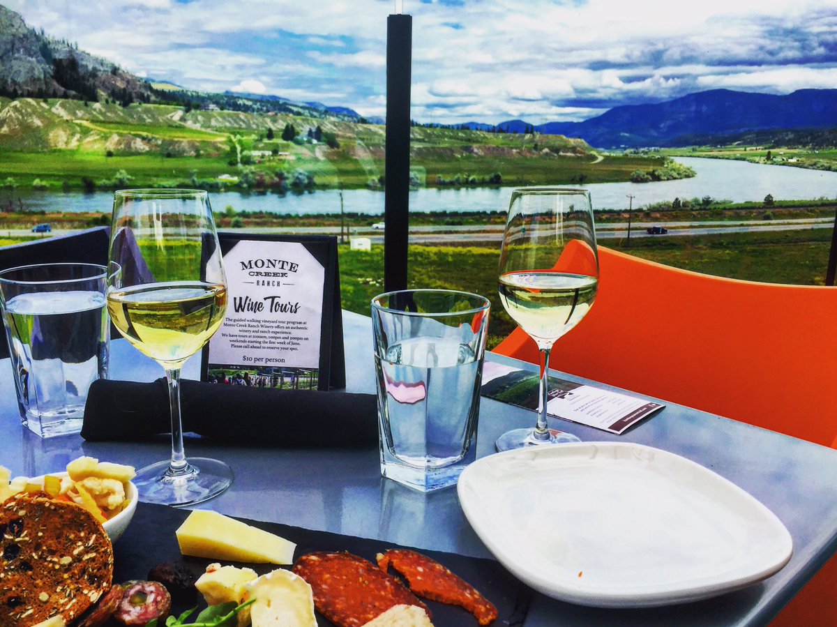 bentleydreww's tweet photo. Beauty wine tasting and some lunch @MonteCreekRanch today #firsttimer #momdates https://t.co/jwEobSoaCz
