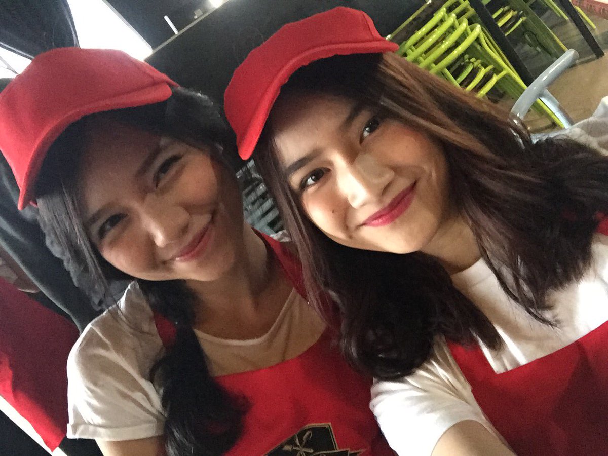 Oiya ini foto2 tadi jd waitress, tadi event bukber pertama kali dong yah di theater tahun2 sblmnya blm pernah 😊