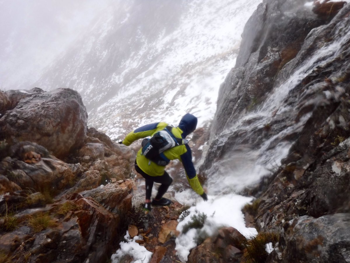wahl_stefan's tweet photo. Bad weather?? I honestly couldnt ask for any better! #getoutside @runtagit #ultimatedirection #runwithUD #trailrunning #capesnow #capestorms https://t.co/tvwmF2F1O7
