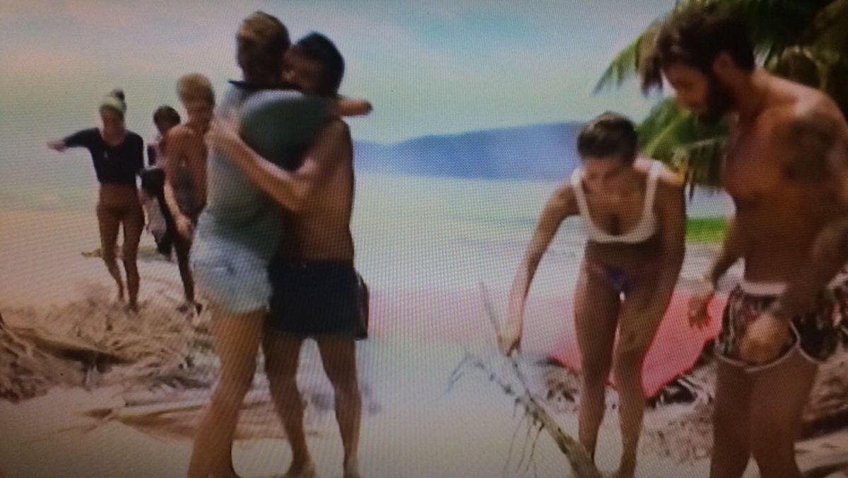 Cualquier excusa es buena para ir a por @JoseLuisSv2017 siendo el fuego lo mas necesario para sobrevivir!! #JoseLuisGanador #ElMejor 🔥🔥