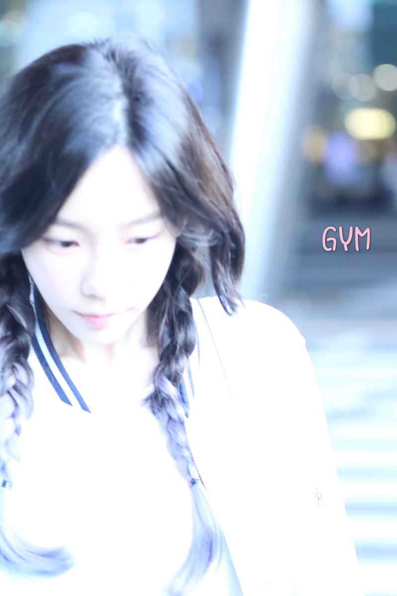 [PIC][12-06-2017]TaeYeon trở về Hàn Quốc vào sáng nay DCEiHc2UwAAKSff