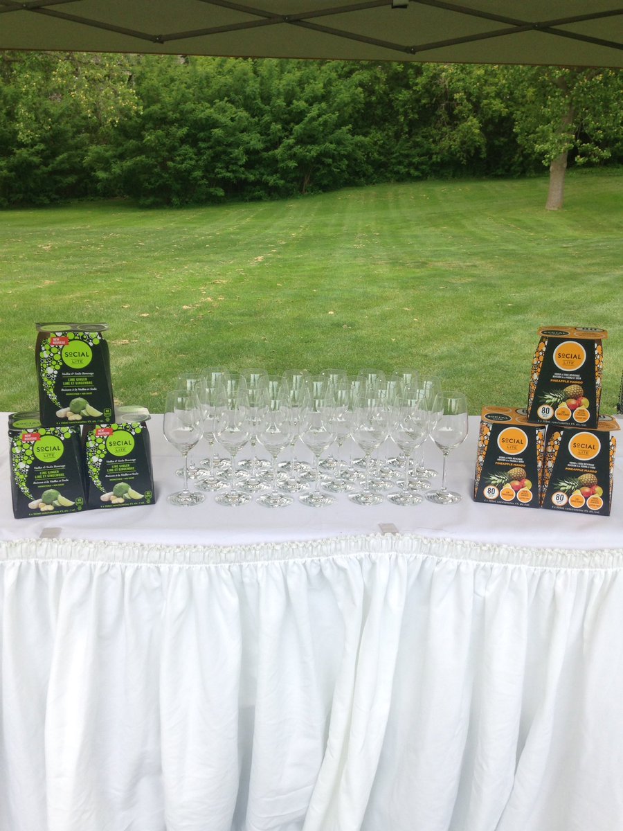 SoCIALLITEVodka's tweet image. Excited to get the party started at the Ladies Golf Club of Toronto @LGCToronto @SargentEric #LadiesGolf #MemberParty #SoCIALLITEVodka