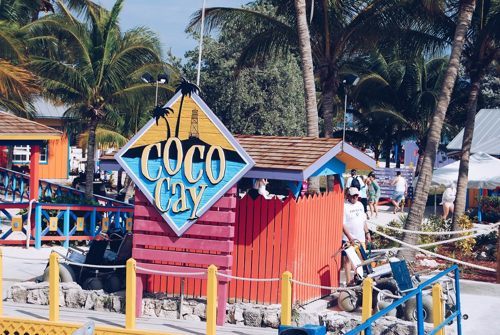 fifqueens17's tweet image. Felices los 4💜 Fotos de Iri del bus @Funtimeefeb2017 Una genia dando #FuntimeTips