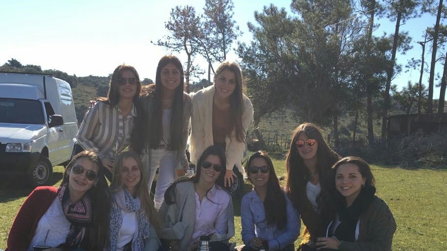 iviferlop's tweet photo. #Amiguismo 💛💚 @YaniraCasanova @tiita12 @VicCirullo @Verogutierrez10 @RoomiiRamos https://t.co/S0yNVPNyuF