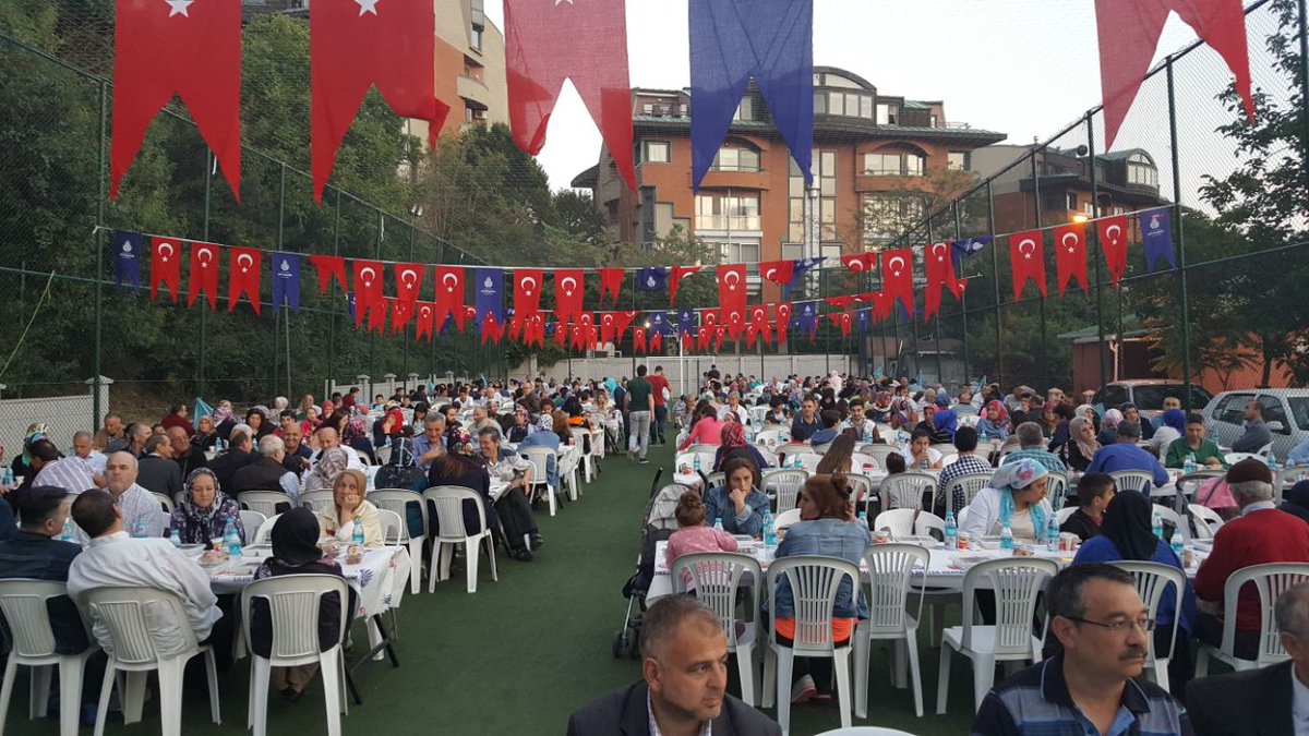 akpartibesiktas's tweet photo. İlçe Başkanımız Sn.Ferşat YILDIRIM'ın katılımı ile Ulus Mahallesi iftar programımızı gerçekleştirdik. https://t.co/B7ZLp4XvAf