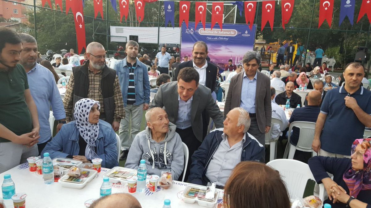 akpartibesiktas's tweet photo. İlçe Başkanımız Sn.Ferşat YILDIRIM'ın katılımı ile Ulus Mahallesi iftar programımızı gerçekleştirdik. https://t.co/B7ZLp4XvAf