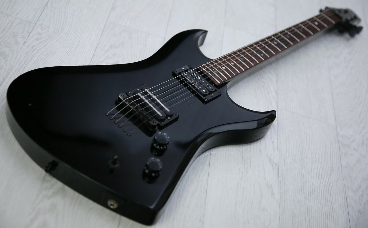 GreenwoodsMusic's tweet photo. USA Washburn DD70 Maya Series Dan Donegan Standard Signature £599.00 - https://t.co/J4uuHzB0qW @GreenwoodsMusic #washburn #dd70 #guitar https://t.co/cIofhtiduo