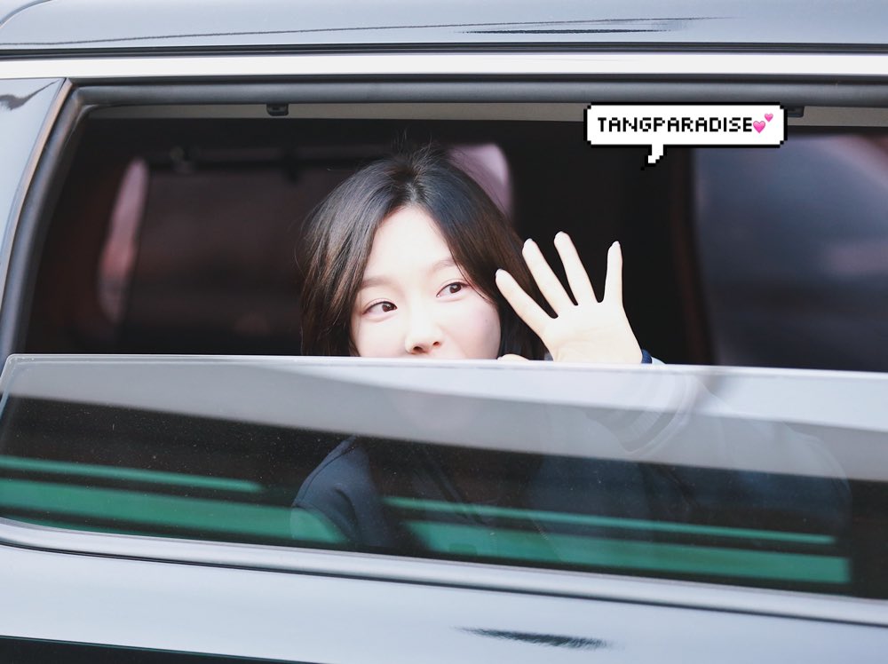 [PIC][12-06-2017]TaeYeon trở về Hàn Quốc vào sáng nay DCEmX8hUQAAEDlK