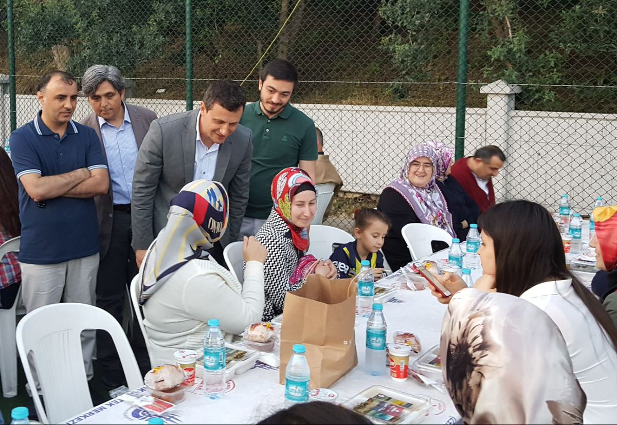 akpartibesiktas's tweet photo. İlçe Başkanımız Sn.Ferşat YILDIRIM'ın katılımı ile Ulus Mahallesi iftar programımızı gerçekleştirdik. https://t.co/rL7GHPzg9B