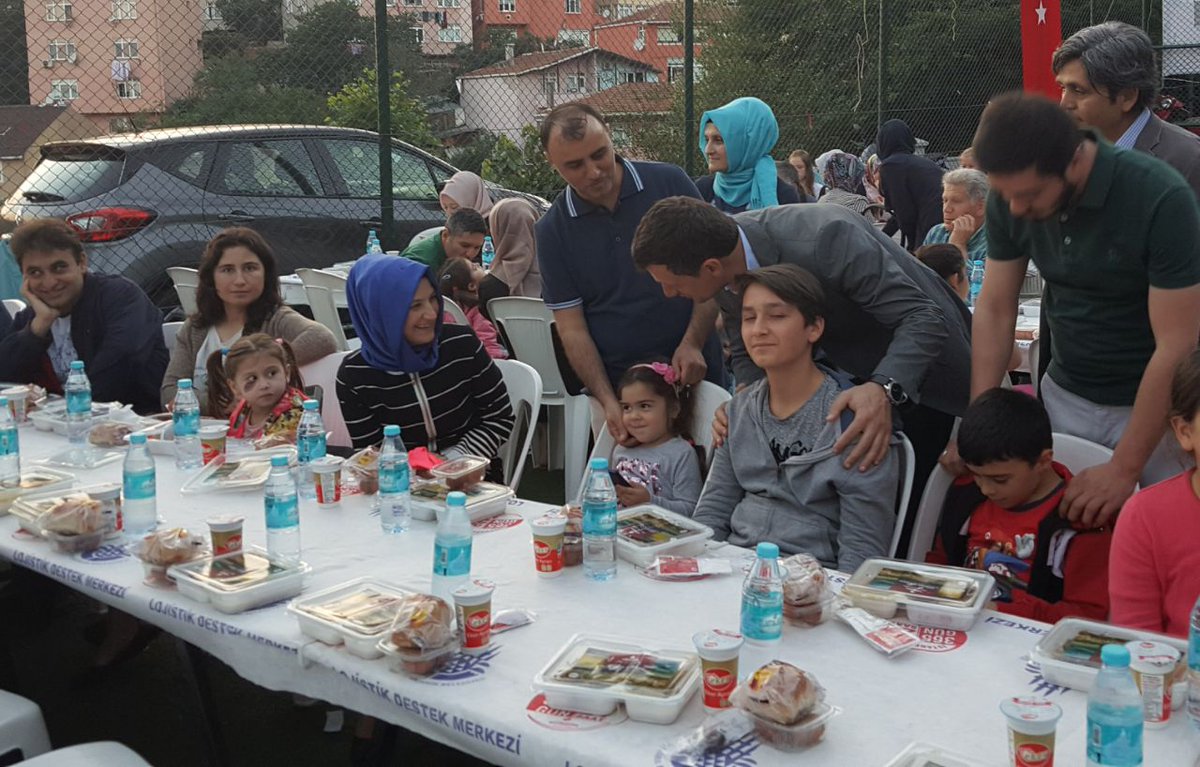 akpartibesiktas's tweet photo. İlçe Başkanımız Sn.Ferşat YILDIRIM'ın katılımı ile Ulus Mahallesi iftar programımızı gerçekleştirdik. https://t.co/rL7GHPzg9B