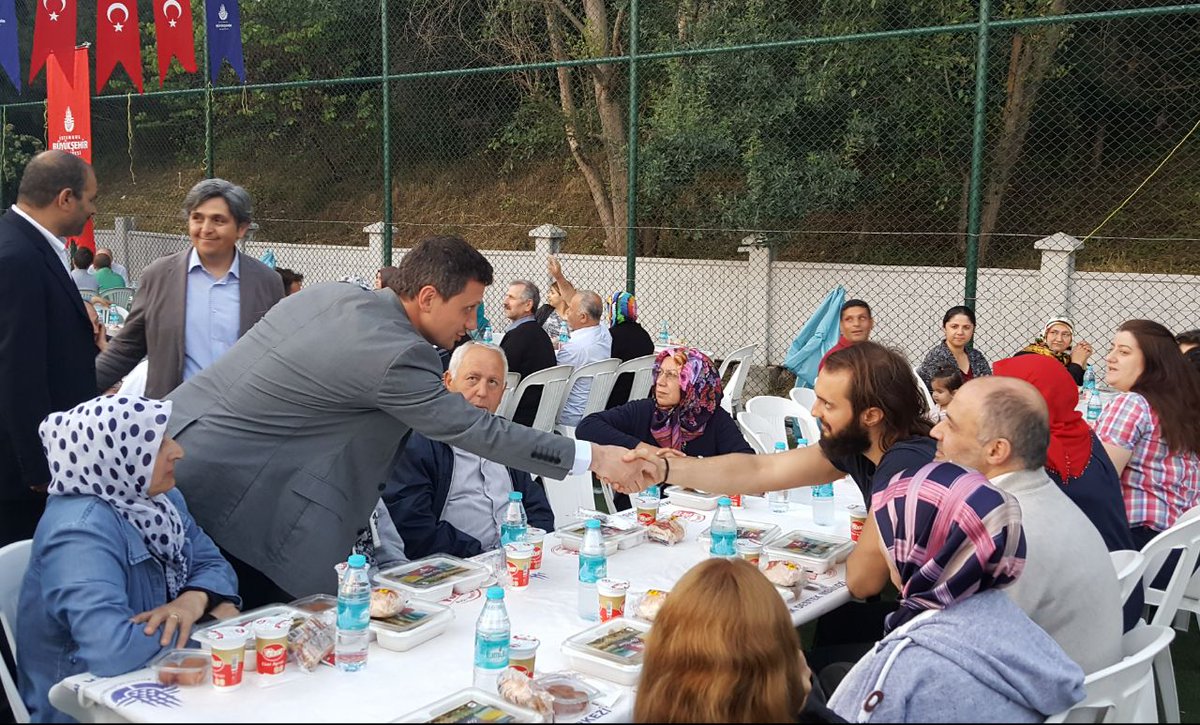akpartibesiktas's tweet photo. İlçe Başkanımız Sn.Ferşat YILDIRIM'ın katılımı ile Ulus Mahallesi iftar programımızı gerçekleştirdik. https://t.co/rL7GHPzg9B