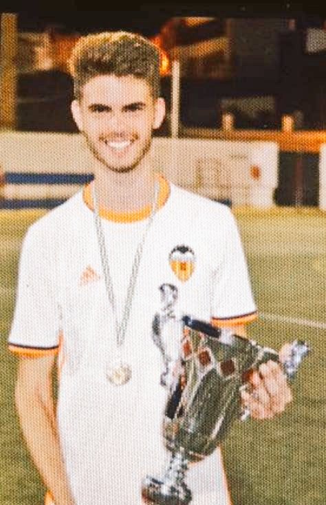 El Juvenil B del <a href="/valenciacf/">Valencia CF</a> de GUILLEM MOLINA ha ganado en Córdoba el #SoccerTharsis3 al ganar en la final al <a href="/Villafrancacf/">Villafranca C.F.</a> #fontballbcn