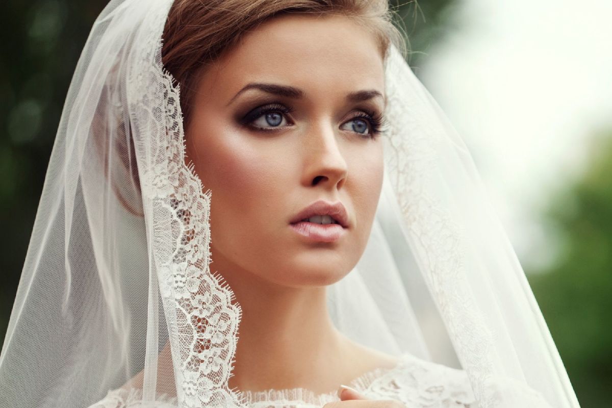 PartyMoodbyAnne's tweet photo. Engaged tastemakers open up about their wedding day hair and makeup plans and what makes .. https://t.co/xMTCPFMuyU https://t.co/A1lMQOxaR3