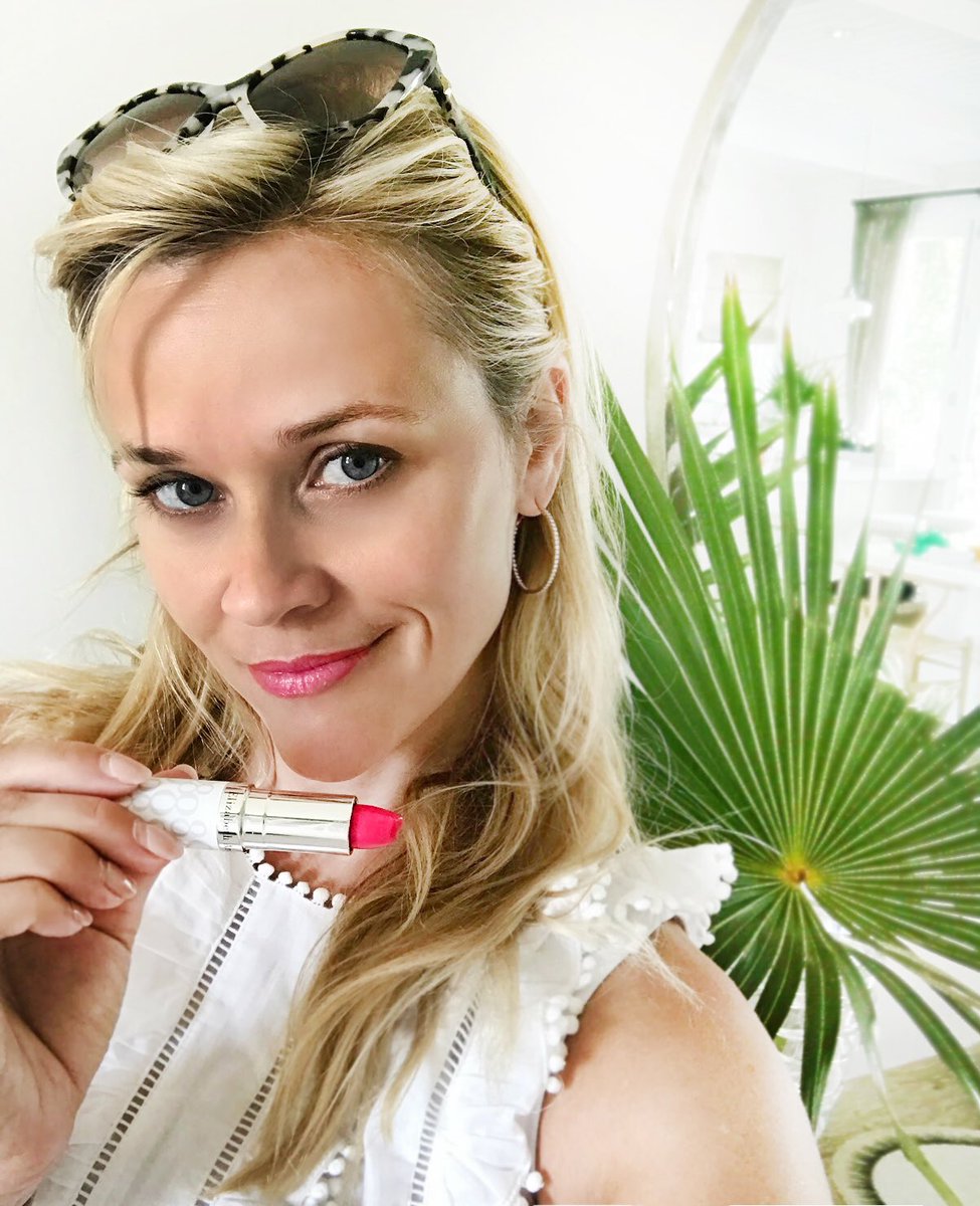 ReeseW's tweet photo. Can I bring lipstick on a wilderness adventure trip? Yes or no!? ππ#SouthernLadyProblems @ElizabethArden #EightHourLip https://t.co/59fIrBMyAk