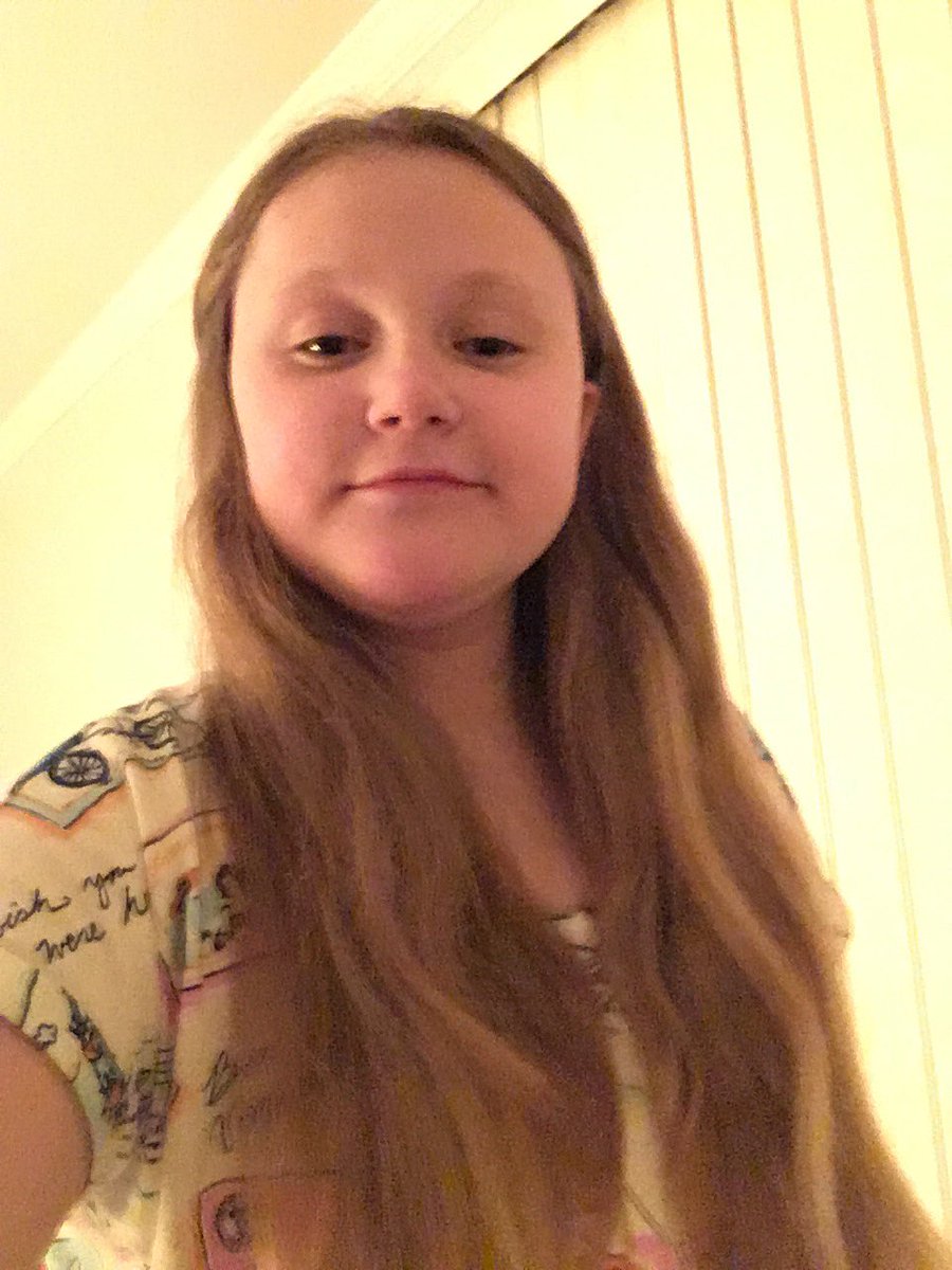 pufflemuffin11's tweet photo. @Echoisweird #ECHOdrawme I'm a huge fan pls draw meh https://t.co/Zv8iDRHz9R
