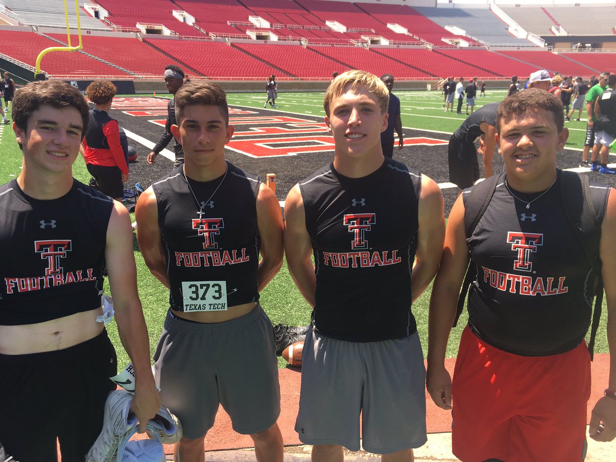 Bryson13Daily's tweet photo. Good day at Tech with my dudes🏈 https://t.co/f1Imf79oVN