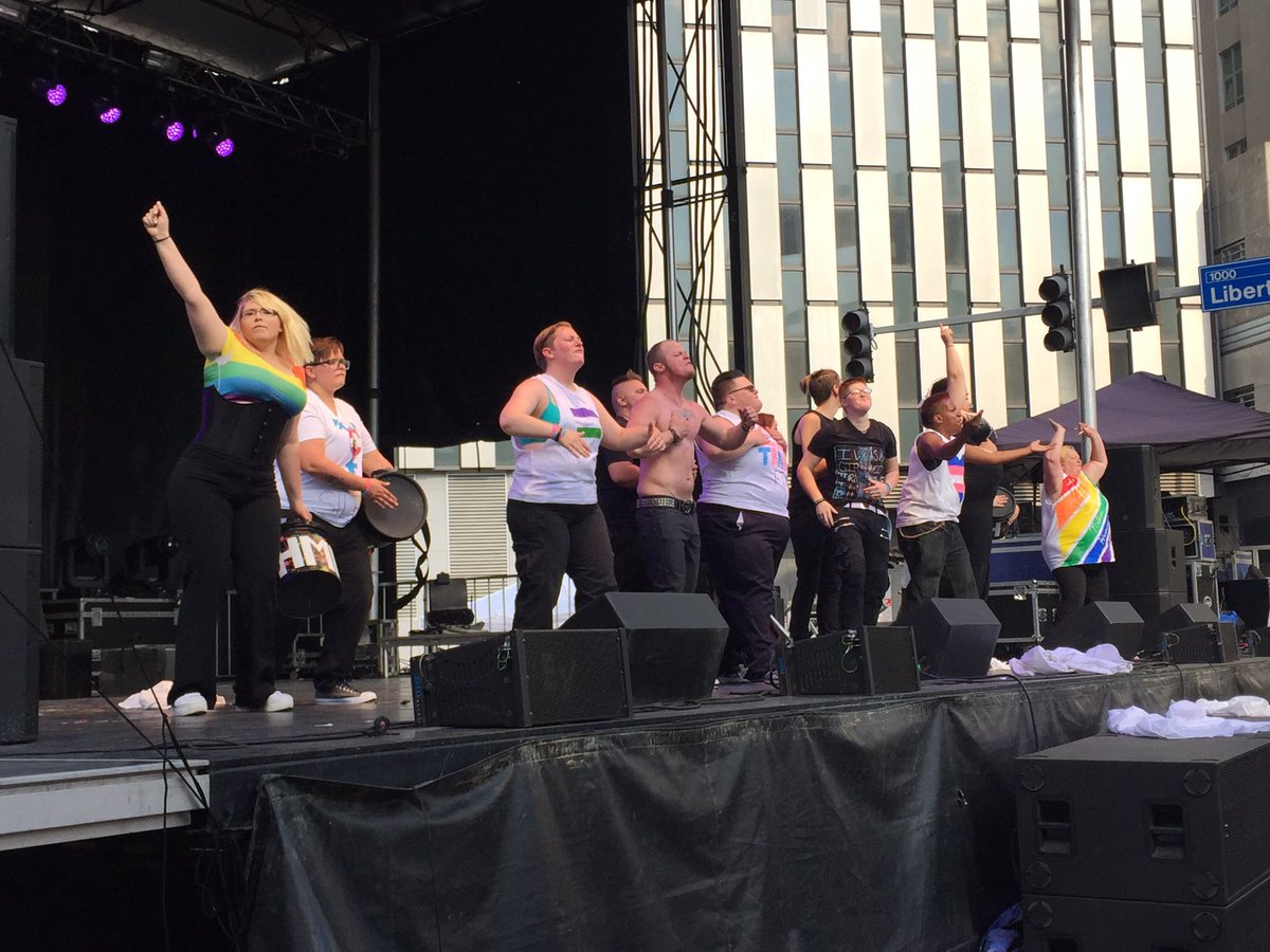 ChrisRachael tweet media