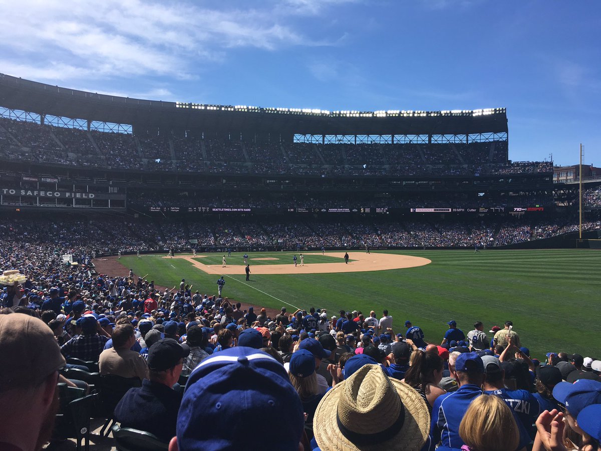marlsab's tweet photo. Let's go boys!!! Look at all that blue out there! #letsgojays @BlueJays @KPILLAR4 @BringerOfRain20 @JoeyBats19 #Canadians #SorryMariners https://t.co/MJzN5wogM6