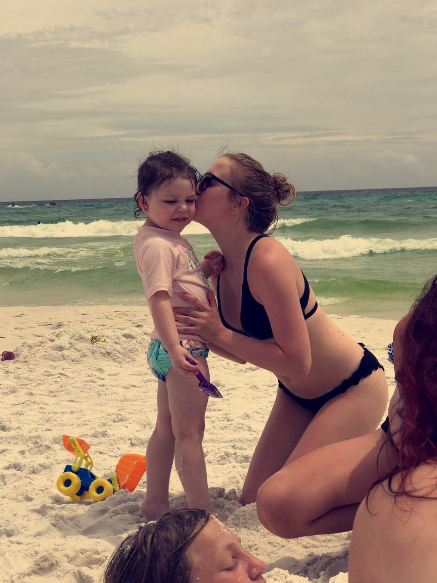 __lizzieee__'s tweet photo. Day 1 here in Destin with my love🌞💓 https://t.co/TrLsjuBskG
