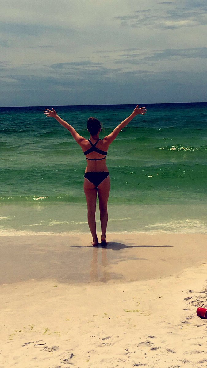 __lizzieee__'s tweet photo. Day 1 here in Destin with my love🌞💓 https://t.co/TrLsjuBskG