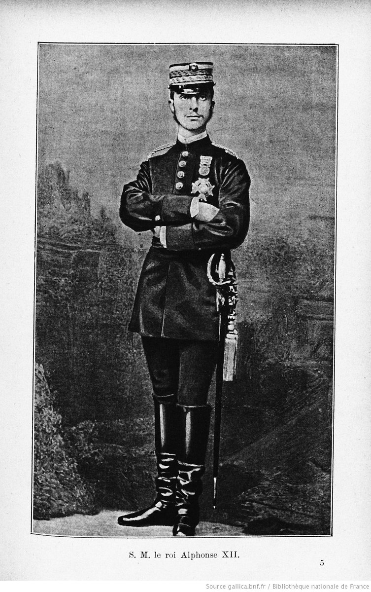 <a href="/AlfonsoXIIEsp/">Alfonso XII</a> Martínez Hebert retocó a carboncillo y tiza este magnífico daguerrotipo. Muelle de Cartagena, abril de 1877. Cfr. "Gallica".