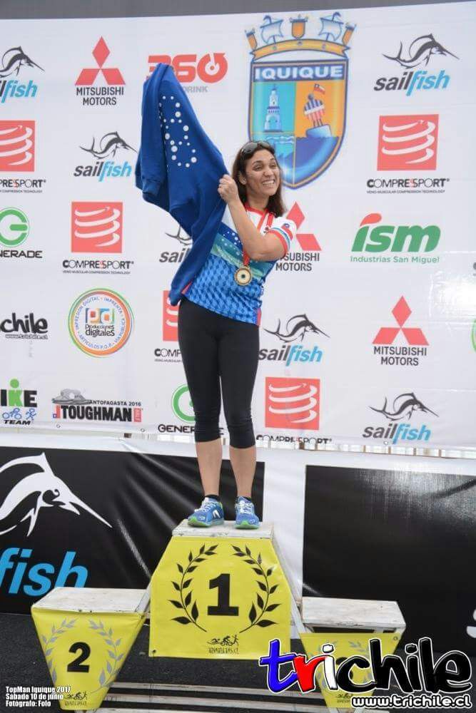 BucleTraining's tweet photo. Nuestro socia @lorenaportugalv obtuvo el primer lugar de su categoría en 1/4 #TopManIquique2017 #BucleTri #SomosBucle https://t.co/DLDpfvnXmY