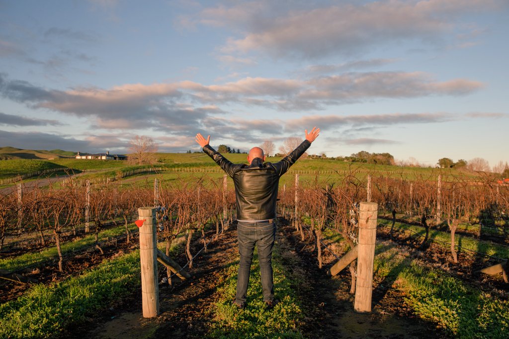 MrScottEddy's tweet photo. This was a few days ago at @SileniWinesUSA during the sunrise. #LuxuryTravel #TeAwanga #NewZealand #Wine 🍷🍷 https://t.co/AYZhhBfuny