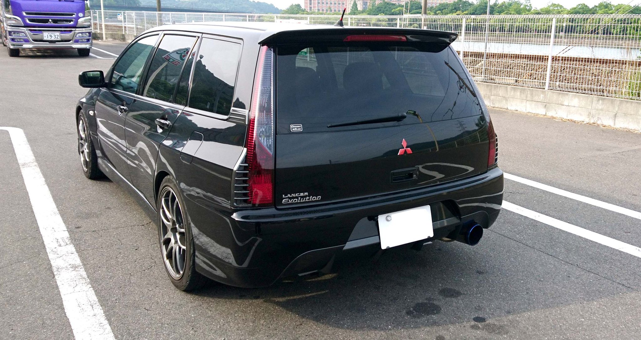 もょもと Twitterren 愛車を晒してみる ランサーエボリューションワゴンgt パッと見 ステーションワゴンだけど中身はランエボってのがタマンナイ ラリーアートのウイング欲すぃ ランエボ エボワゴン