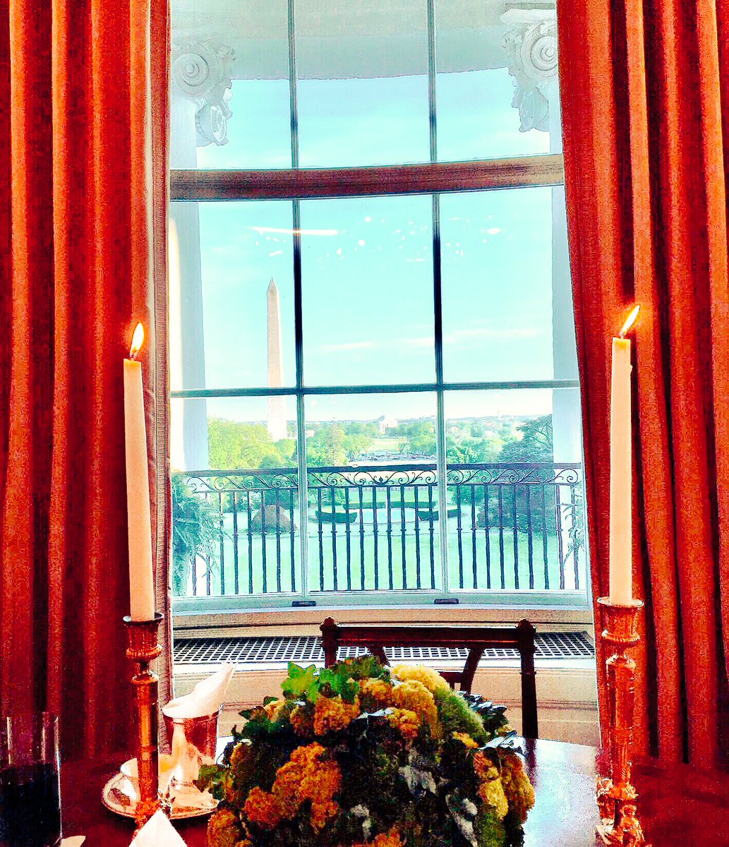 HarrisonComms's tweet photo. Now @FLOTUS we can see the photo properly - was it chips and mayo for dinner? #iphonetech https://t.co/1uLOs47QU8