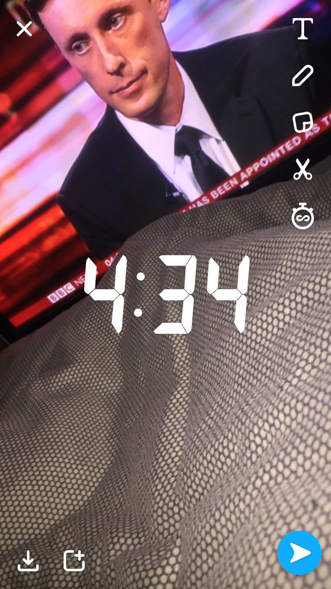 Kylx_T's tweet photo. English exam at 9:30am and i'm still awake 😳🙄❔ pls help... https://t.co/RzNIPDSLED