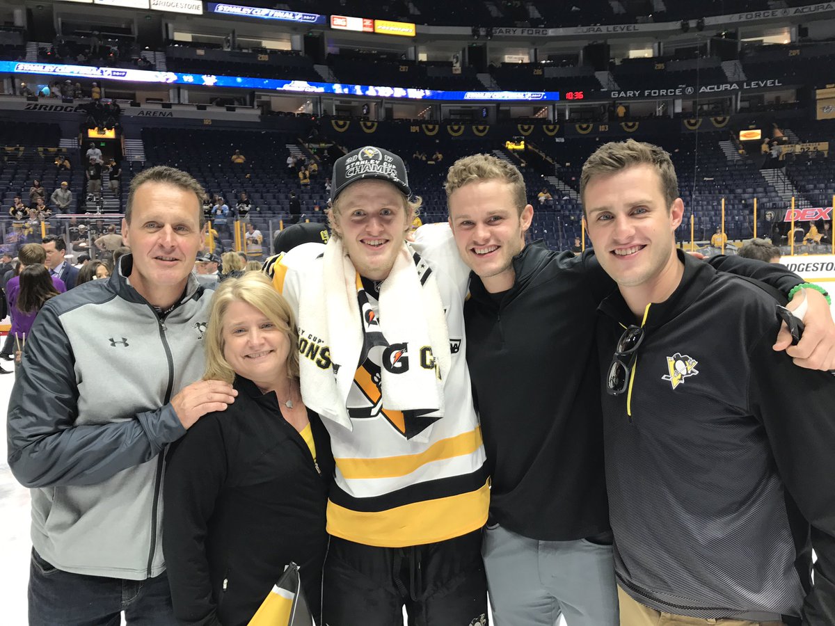 RussoHockey's tweet photo. The Guentzel's https://t.co/zvLmrVvnsA