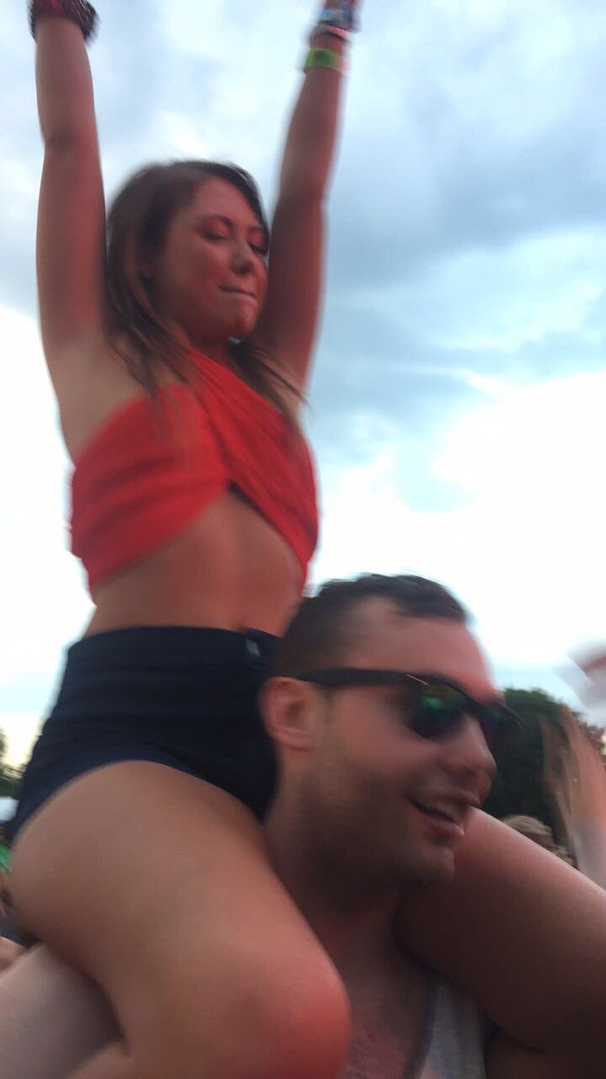 AlexisBardonner's tweet photo. Best EDM fest #springawakening2017 https://t.co/WdoC5Yr12j