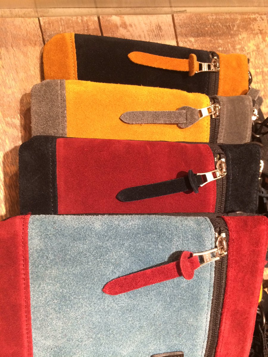 MSPC_LUCUAOSAKA's tweet photo. 防水スエードを使用したサコッシュ、週末大人気でした！！

アクティブなシーンで使用するイメージのあるサコッシュを、まさかのスエードで！！

[Revise]No.12700

#mspc 
#lucua 
#watarproof https://t.co/fByIcfau1m